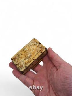19th Century Snuff Box from 1850, Marine Snuff Box in Horn / with Mermaid Decoration