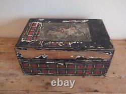 19th Romantic Period Sewing Box In Embossed Paper At The Good Market