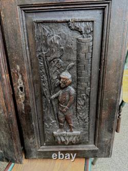 2 Gothic carved wooden panels, early period oak, 2 soldiers