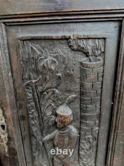 2 Gothic carved wooden panels, early period oak, 2 soldiers
