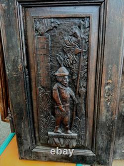 2 Gothic carved wooden panels, early period oak, 2 soldiers