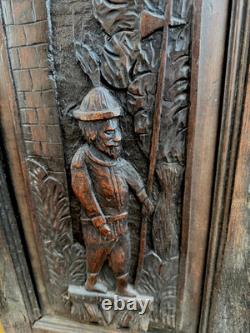 2 Gothic carved wooden panels, early period oak, 2 soldiers