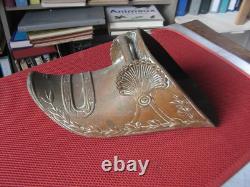 ++546.18 OLD 19th CENTURY BRONZE STIRRUP WITH SHELL AND FOLIAGE DECORATION