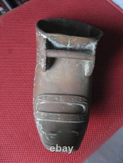 ++546.18 OLD 19th CENTURY BRONZE STIRRUP WITH SHELL AND FOLIAGE DECORATION