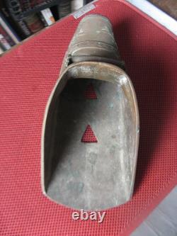 ++546.18 OLD 19th CENTURY BRONZE STIRRUP WITH SHELL AND FOLIAGE DECORATION