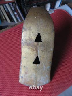 ++546.18 OLD 19th CENTURY BRONZE STIRRUP WITH SHELL AND FOLIAGE DECORATION