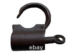 Ancient Chain and its Wrought Iron Key: Popular Art Antique Padlock with Screw System