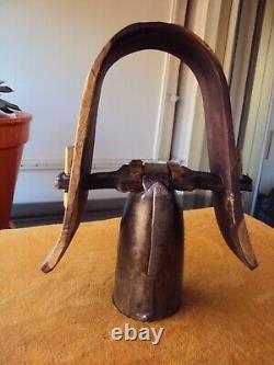 Ancient Provençal wooden bell collar, jingle bell, folk art