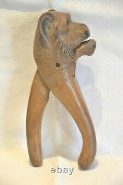 Ancient Wood Nut Crush Sculpte Popular Art Of Black Forest Lion's Tete