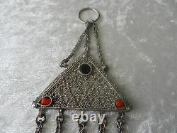 Ancient solid silver Yemeni Muthallath triangle amulet pendant
