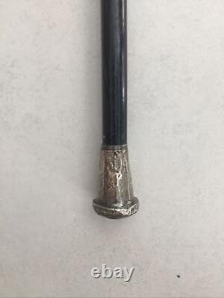 Antique cane with silver pommel and chiseled motifs, Milord cane from the 19th century.