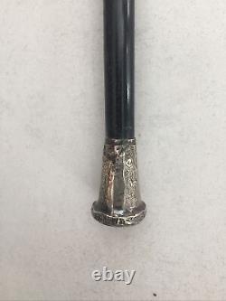 Antique cane with silver pommel and chiseled motifs, Milord cane from the 19th century.