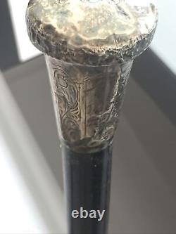 Antique cane with silver pommel and chiseled motifs, Milord cane from the 19th century.