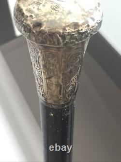 Antique cane with silver pommel and chiseled motifs, Milord cane from the 19th century.