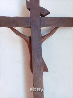 Beautiful large carved walnut crucifix, late 19th / early 20th century. H = 80 cm