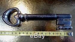 Big Gate Key, Ring In Cur, Panneton Question Mark, Late Seventeenth