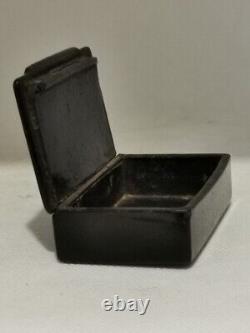 Blackened wooden snuffbox, checkered lid (Masonic) 17th 16th