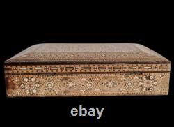 Box set inlaid with oriental mother-of-pearl, Syria, n° 18 K, popular art chest