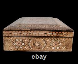 Box set inlaid with oriental mother-of-pearl, Syria, n° 18 K, popular art chest
