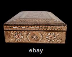 Box set inlaid with oriental mother-of-pearl, Syria, n° 18 K, popular art chest