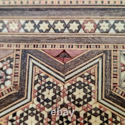 Box set inlaid with oriental mother-of-pearl, Syria, n° 18 K, popular art chest