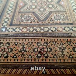 Box set inlaid with oriental mother-of-pearl, Syria, n° 18 K, popular art chest