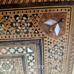 Box set inlaid with oriental mother-of-pearl, Syria, n° 18 K, popular art chest