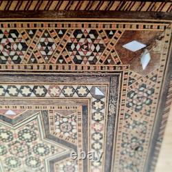 Box set inlaid with oriental mother-of-pearl, Syria, n° 18 K, popular art chest