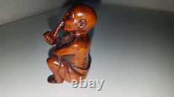 Curious Netsuke signed Japan man smoking pipe wood (3)