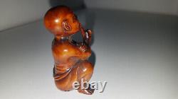 Curious Netsuke signed Japan man smoking pipe wood (3)