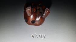 Curious Netsuke signed Japan man smoking pipe wood (3)