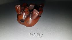 Curious Netsuke signed Japan man smoking pipe wood (3)