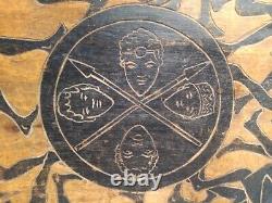Grand Plat In Gravé Africaniste Art Deco Time With Decoration Of Warriors