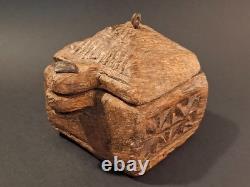 Indian Tikka Box / India 19th Century / Hindu Spice Box