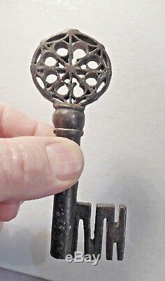 Key Of The Xviith, Called Venetian, In Average State