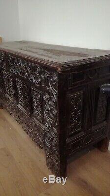 Large Chest Wedding Early 17 ° S Sculptured Wood. South Of France