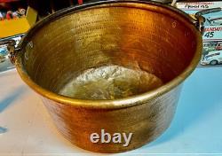 Large hammered copper cauldron, 19th century, 51 cm diameter, 32 cm height