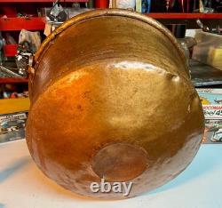 Large hammered copper cauldron, 19th century, 51 cm diameter, 32 cm height