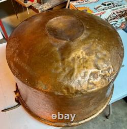 Large hammered copper cauldron, 19th century, 51 cm diameter, 32 cm height