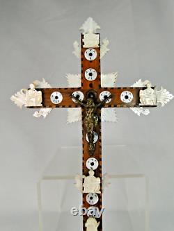 MAGNIFICENT JERUSALEM CROSS FROM THE EARLY 19TH CENTURY MOTHER-OF-PEARL & OLIVE WOOD MARQUETRY