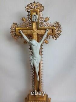 Magnificent Gold Crucifix With Gold Leaf At The End Of The 19th Century