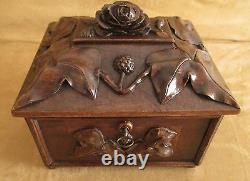 Old Wooden Jewelry Box Sculpted Monoxyl, Late XIX Ème Beginning XX Ème