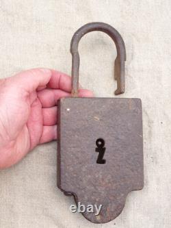 Old large wrought iron padlock, 18th/19th century, 1.190 kg