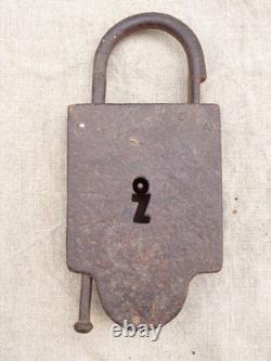Old large wrought iron padlock, 18th/19th century, 1.190 kg