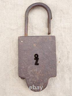 Old large wrought iron padlock, 18th/19th century, 1.190 kg