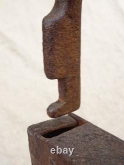 Old large wrought iron padlock, 18th/19th century, 1.190 kg Old large wrought iron padlock, 18th/19th century, 1.190 kg