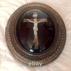 Oval gilded religious frame, Napoleon III, with curved blown glass, 44 x 35 cm