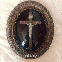 Oval gilded religious frame, Napoleon III, with curved blown glass, 44 x 35 cm