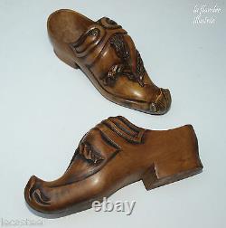 Pretty Pair Of Hoof Decoration With Thistle Early 20th Popular Art