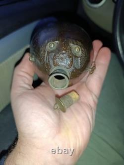 Rare Powder Flask in Carved Coconut from the 19th Century